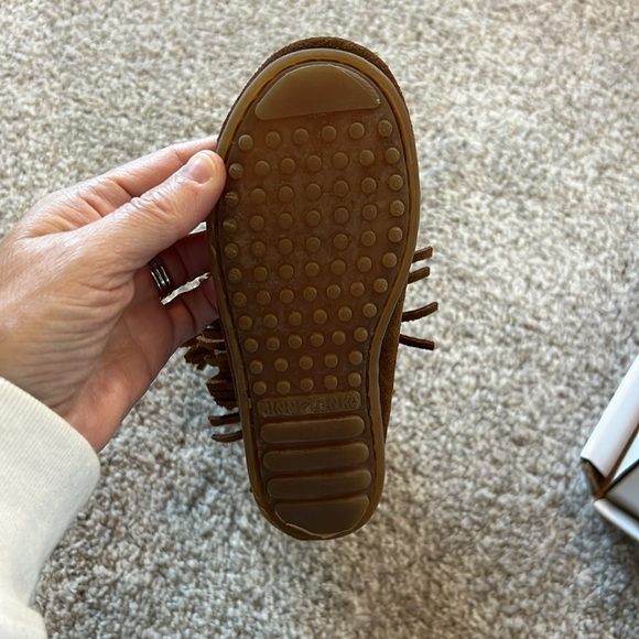 Minnetonka 3 layer fringe boot - Picture 3 of 7